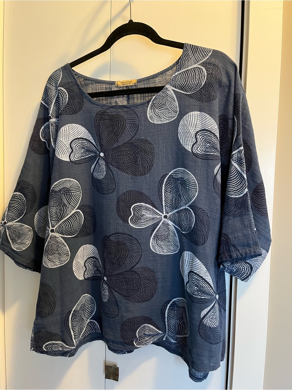 Beyond Capri Relaxed Floral 100% Cotton Print Top in Blue